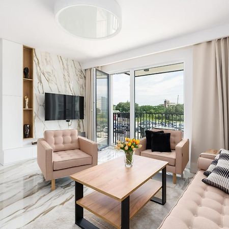 Esencja Apartments With Free Parking Garbary 104 By Noclegi Renters Poznań Eksteriør bilde